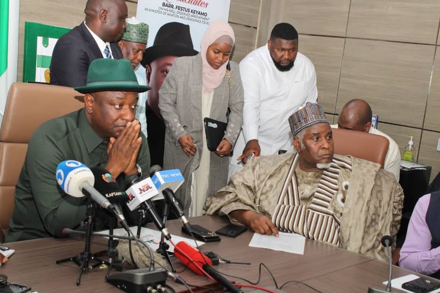 1776939611 HGlG5 tWEAA721o