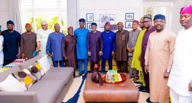 1777223432 HG2EcTDa8AEOC3i