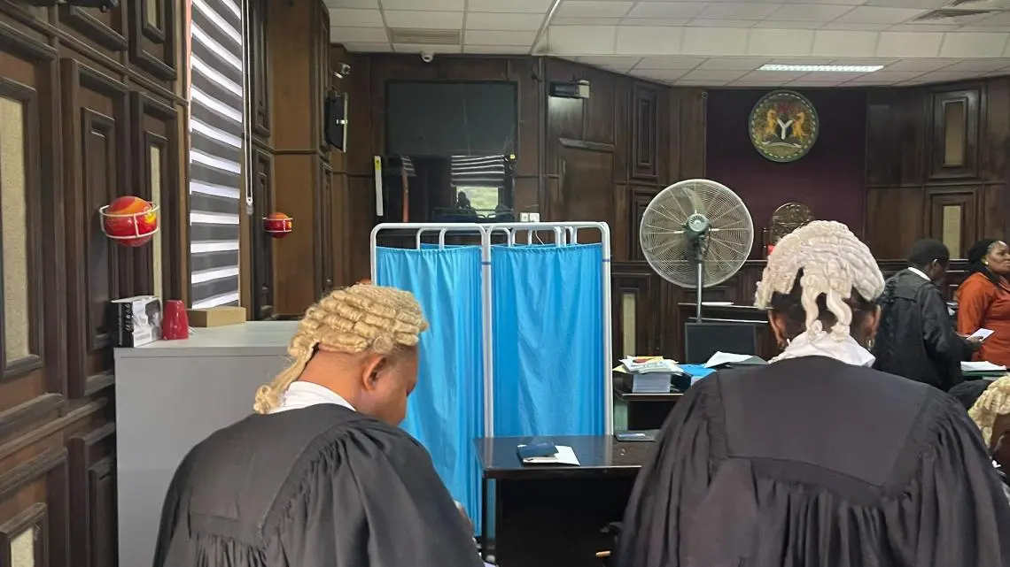 1777483901 1001675201