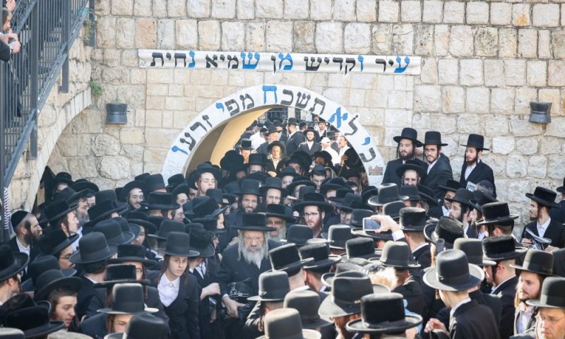 1777543808 download 75