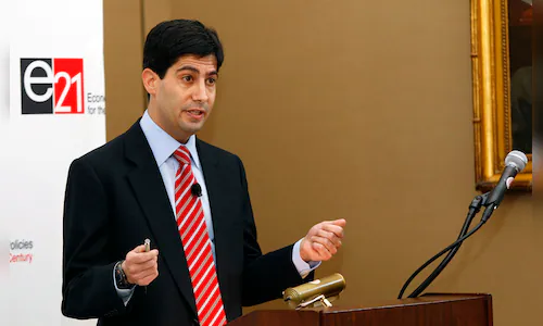 2010 03 26t120000z 692879512 gm1e63r041f01 rtrmadp 3 bonds warsh 2025 10 d6cc977aeffff4e17673eb5e724