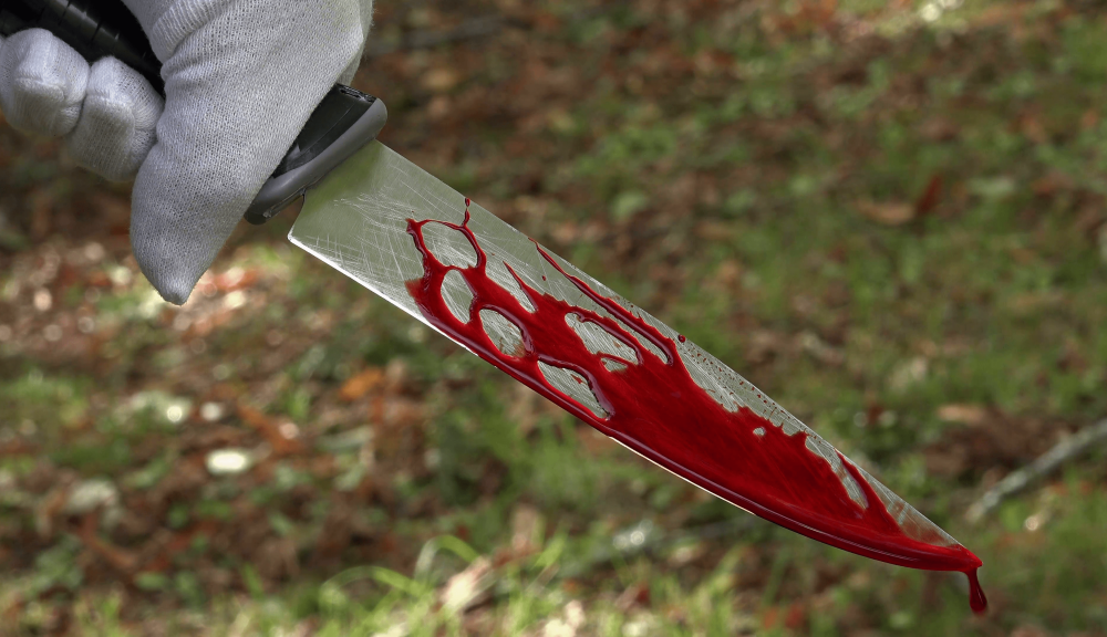 Knife with blood 1024x576