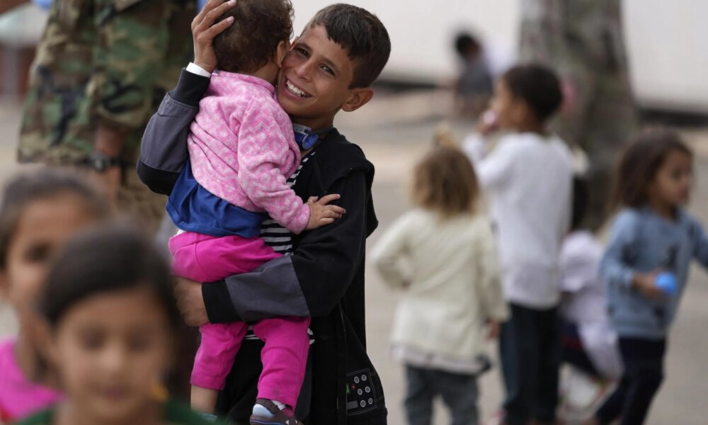 Over 1000 Afghan refugees return home – Ministry scaled