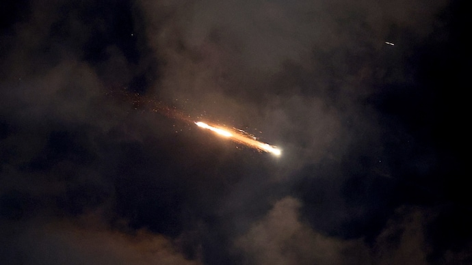 iran strikes us bases in qatar 235437373