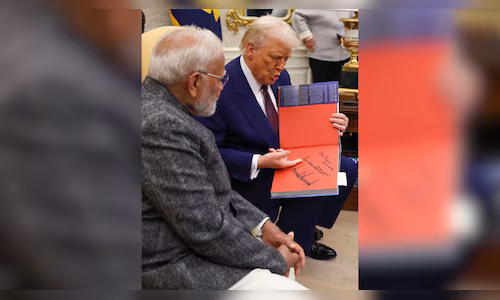 modis 2025 in pics 2 2025 12 6b70ce15a3a20012443fe6ae7f8f6387