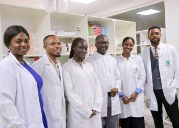 pharmacy pharmacist 350x250 1