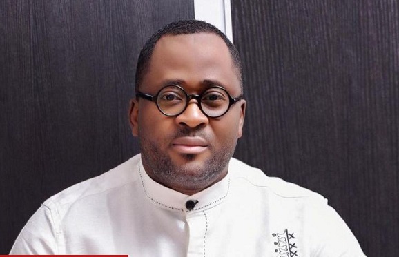 1778862313 Desmond Elliot