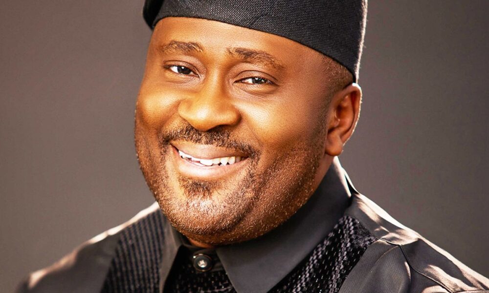 Desmond Elliot 1